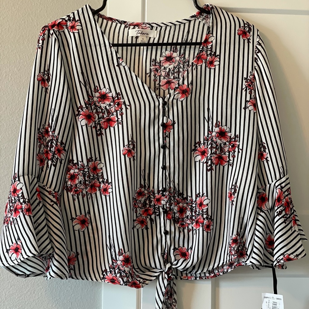 ✨NEW WITH TAGS✨ Takara Women’s Front Tie Blouse